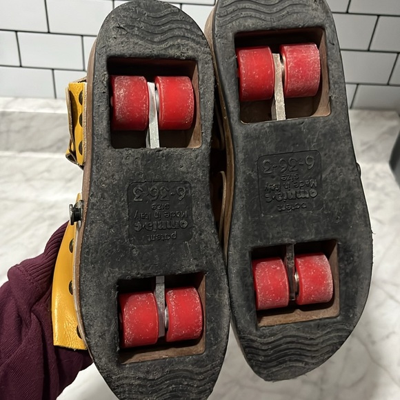 Vintage Omnia’C pop out Convertible Sandals Roller Skates Italy mustard yellow - Picture 4 of 6